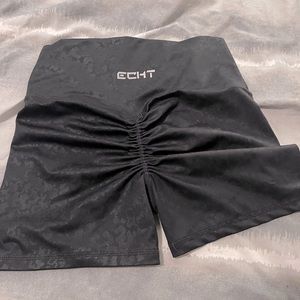 ECHT shorts scrunched
